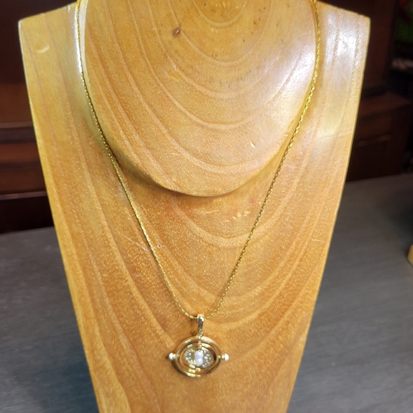 Noble Collection Lumos Harry Potter Charm Pendant #4 Time Turner with GP Chain - Picture 5 of 9